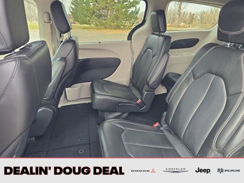 Used 2024 Chrysler Pacifica Touring-L image 24