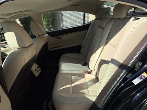 Used 2017 Lexus ES 350 w/ Luxury Package FWD image 31