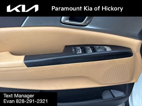 Used 2023 Kia Carnival LX image 21