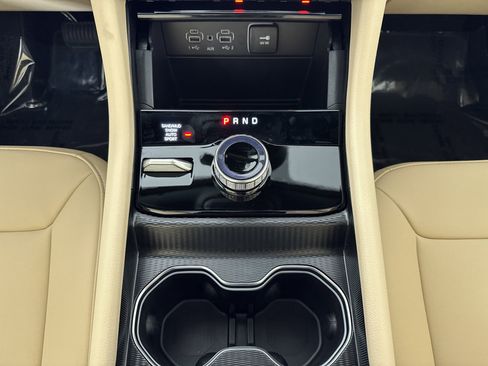 New 2025 Jeep Grand Cherokee L Limited image 24