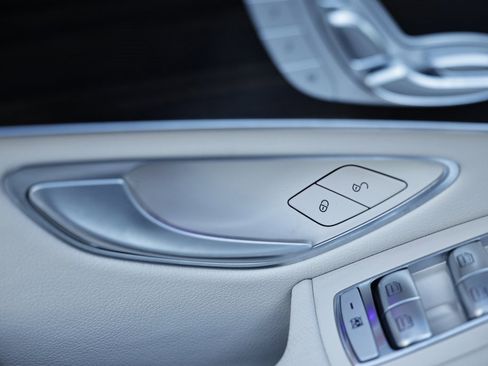 Used 2022 Mercedes-Benz GLC 300 4MATIC image 17