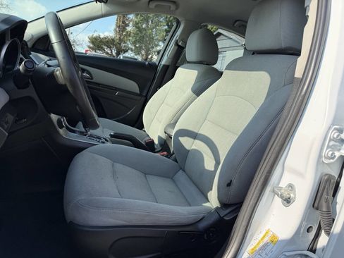 Used 2013 Chevrolet Cruze LT image 9