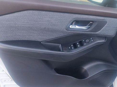 Used 2023 Nissan Rogue SV image 14