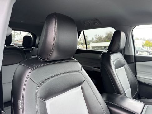 Certified 2022 Ford Explorer XLT w/ Equipment Group 202A image 16