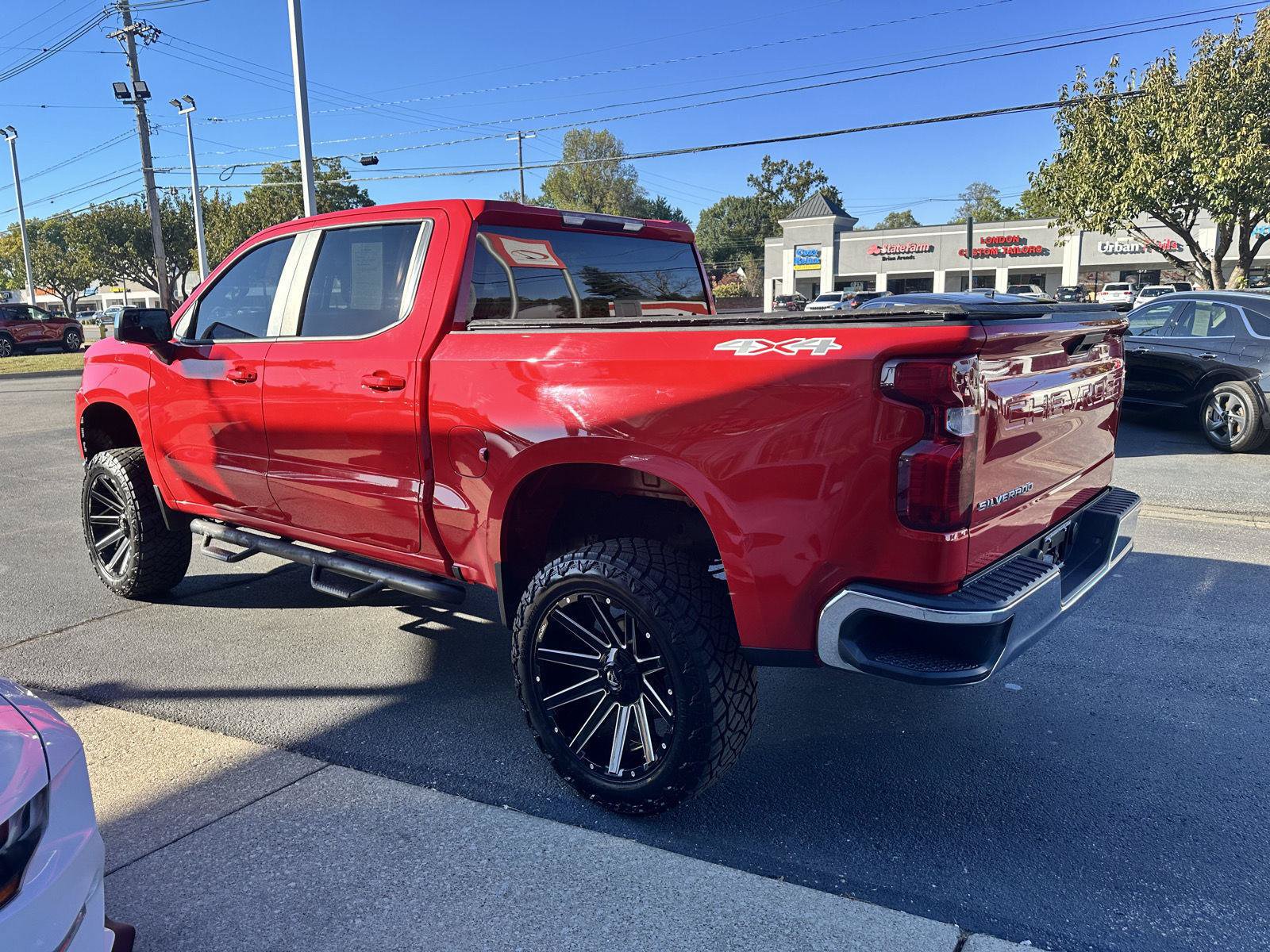 Used 2019 Chevrolet Silverado 1500 LT AWD/4WD image 6