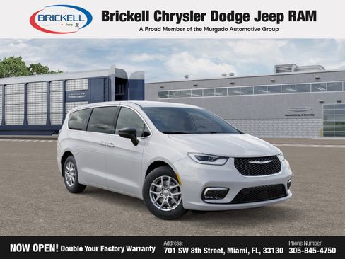 New 2026 Chrysler Pacifica Select image 5