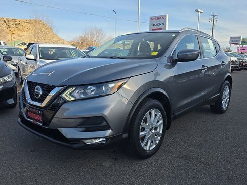 Used 2021 Nissan Rogue Sport SV image 1