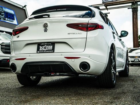 Used 2022 Alfa Romeo Stelvio Veloce AWD/4WD image 3