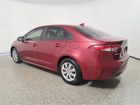 Used 2022 Toyota Corolla LE image 7
