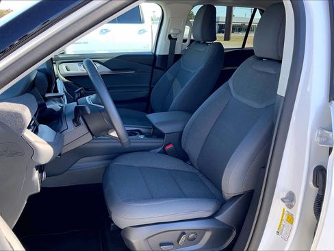 Certified 2025 Ford Explorer Active image 8