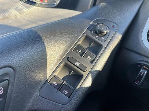 Used 2017 Volkswagen Tiguan S image 13