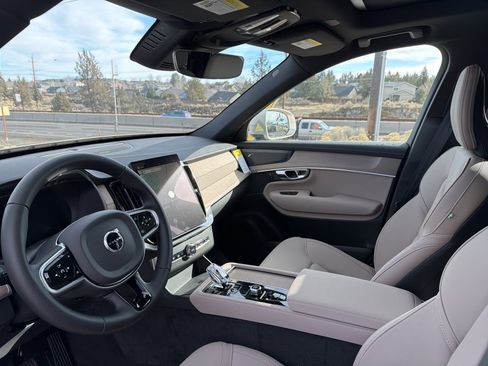 New 2026 Volvo XC90 T8 Plus w/ Protection Package Premier image 10