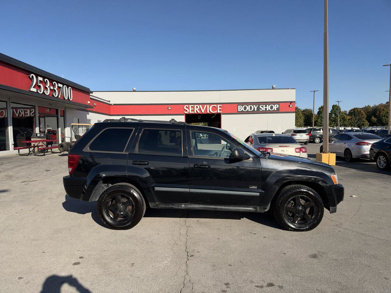 Used 2007 Jeep Grand Cherokee Laredo AWD/4WD image 2