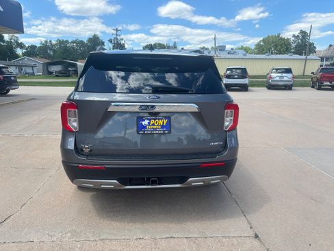 Used 2023 Ford Explorer XLT w/ Equipment Group 202A AWD/4WD image 4
