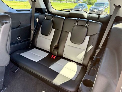 Used 2023 Ford Explorer XLT w/ Equipment Group 202A AWD/4WD image 13