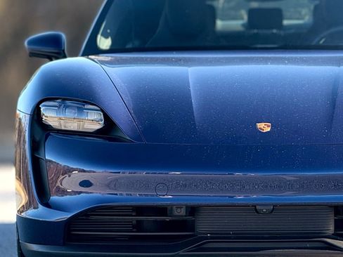 Used 2022 Porsche Taycan image 13