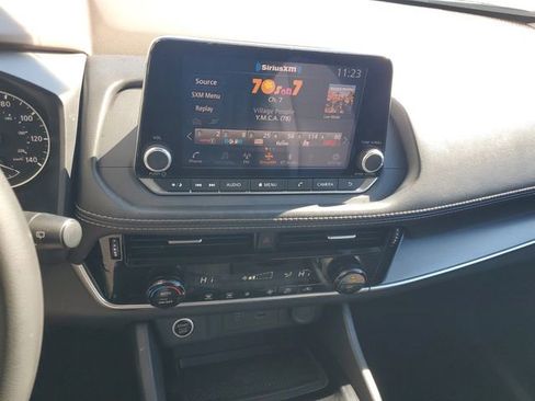 Used 2023 Nissan Rogue SV image 13