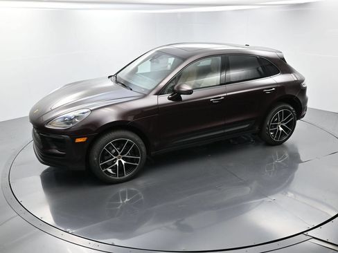 Certified 2025 Porsche Macan AWD/4WD image 30