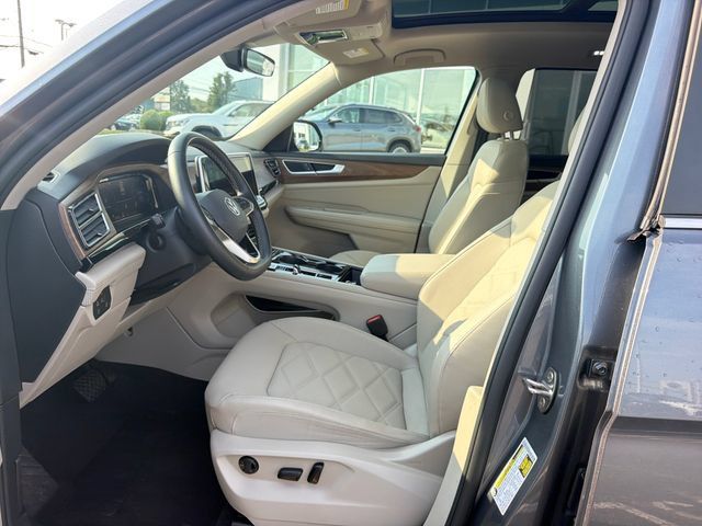 Certified 2024 Volkswagen Atlas SE w/ Panoramic Sunroof Package AWD/4WD image 11