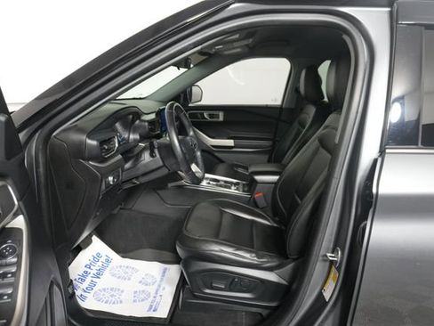 Used 2022 Ford Explorer XLT w/ Equipment Group 202A AWD/4WD image 24