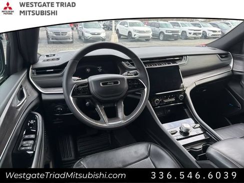 Used 2023 Jeep Grand Cherokee Overland AWD/4WD image 10