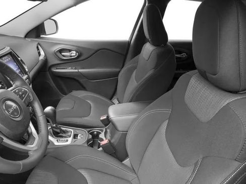 Used 2016 Jeep Cherokee Latitude w/ Cold Weather Group image 12