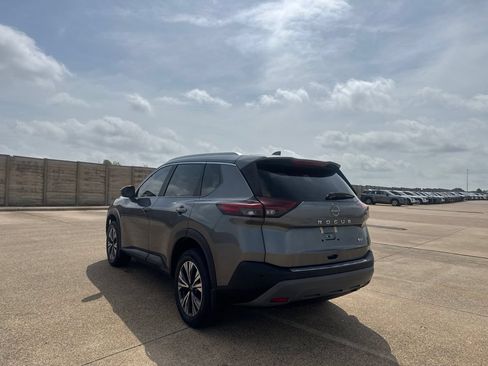 Certified 2023 Nissan Rogue SV w/ SV Premium B Package FWD image 16