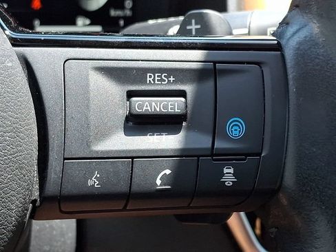 Used 2023 Nissan Rogue Platinum FWD image 23