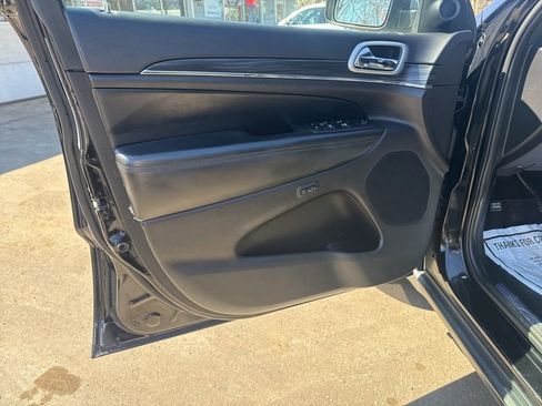 Used 2019 Jeep Grand Cherokee Limited AWD/4WD image 28