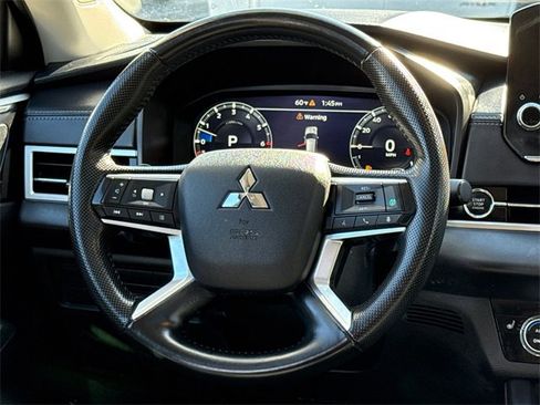 Used 2024 Mitsubishi Outlander SE Black Edition image 13