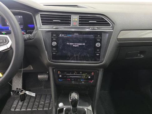 Used 2022 Volkswagen Tiguan SE image 9