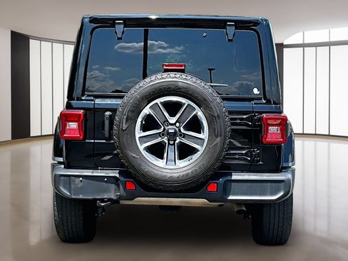 Used 2022 Jeep Wrangler Unlimited Sahara w/ LED Lighting Group AWD/4WD image 6