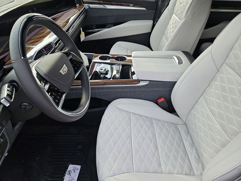 New 2026 Cadillac Escalade ESV Platinum Sport w/ LPO, ONYX Package AWD/4WD image 9