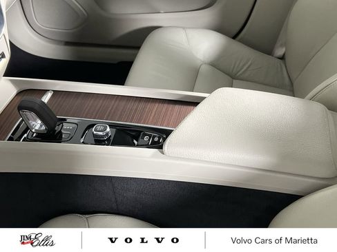 Used 2022 Volvo S60 B5 Momentum w/ Premium Package image 21