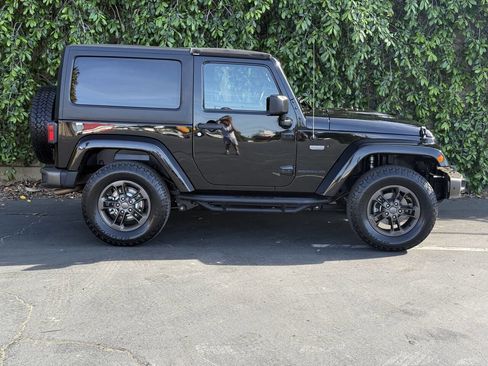 Used 2016 Jeep Wrangler Sahara AWD/4WD image 7
