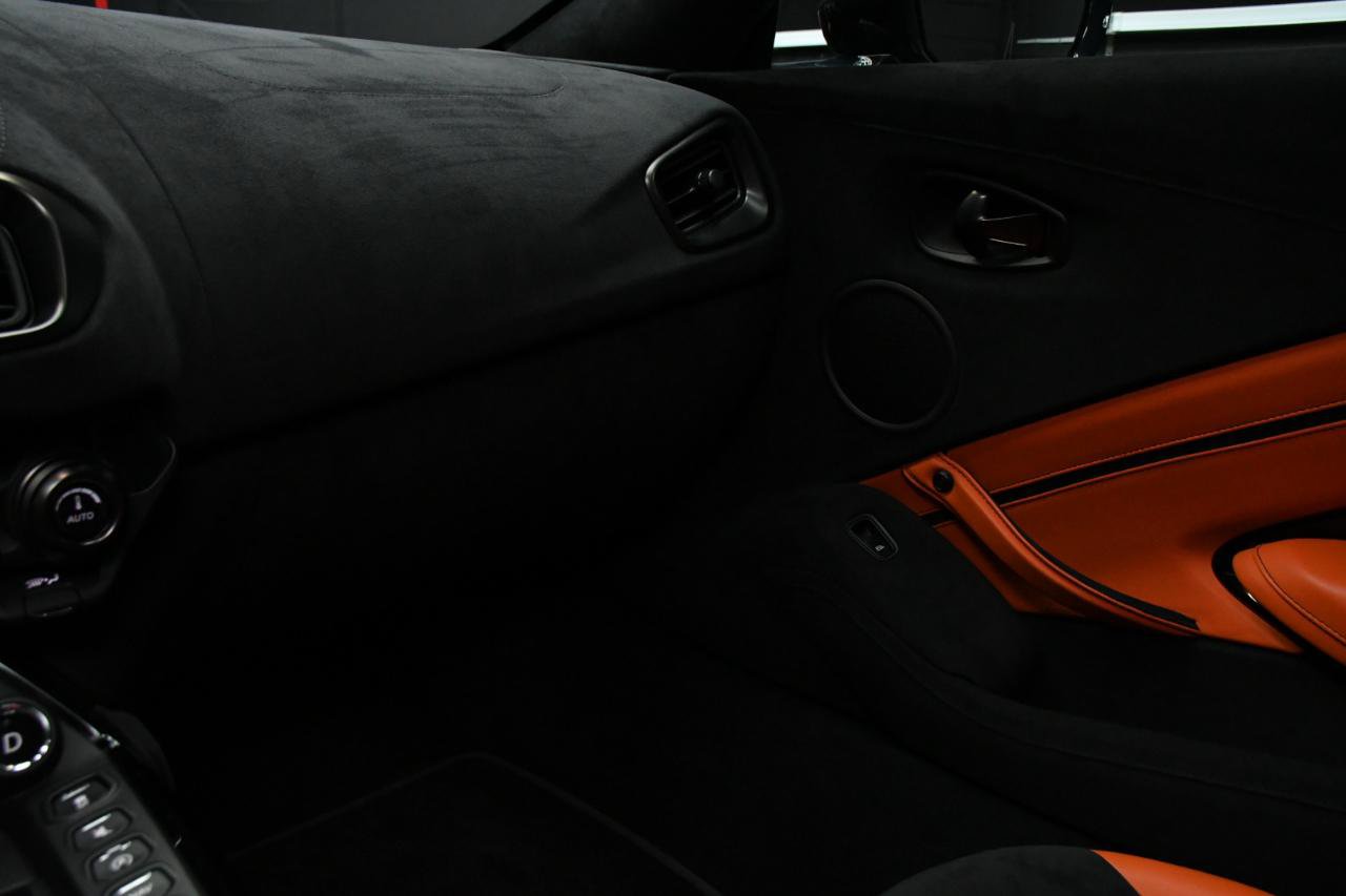 Used 2020 Aston Martin V8 Vantage Coupe RWD image 34