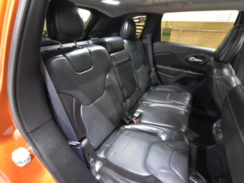 Used 2015 Jeep Cherokee Trailhawk w/ Comfort/Convenience Group AWD/4WD image 56