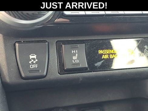 Used 2019 Toyota RAV4 XLE w/ Convenience Package FWD image 19