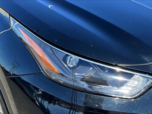 Used 2024 Toyota Highlander XLE image 31