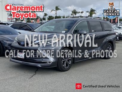Certified 2025 Toyota Sienna Platinum