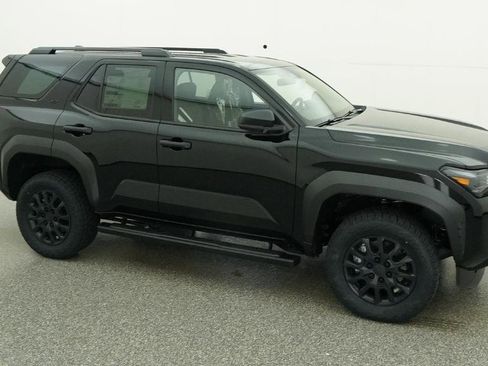 New 2026 Toyota 4Runner SR5 AWD/4WD image 5