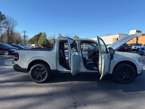 New 2025 Ford Maverick Lariat w/ Black Appearance Package image 27