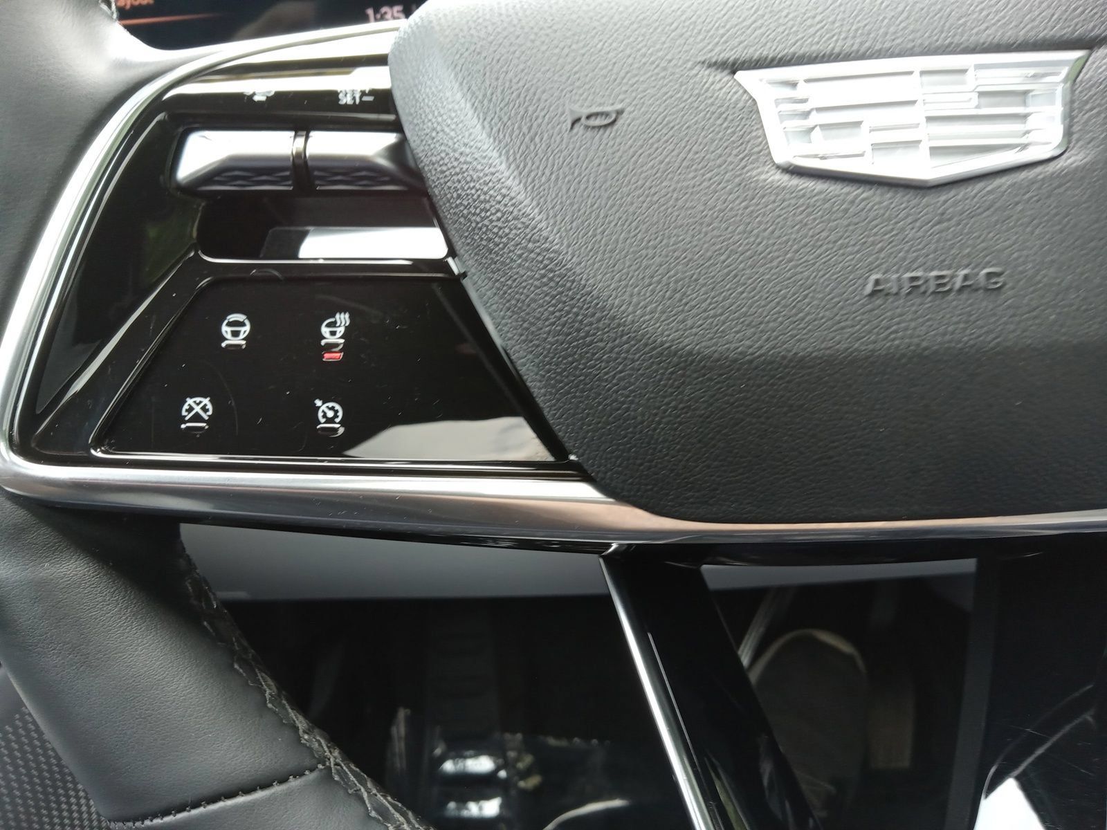 Used 2024 Cadillac Lyriq Luxury w/ LPO, Floor Liner Package AWD/4WD image 21