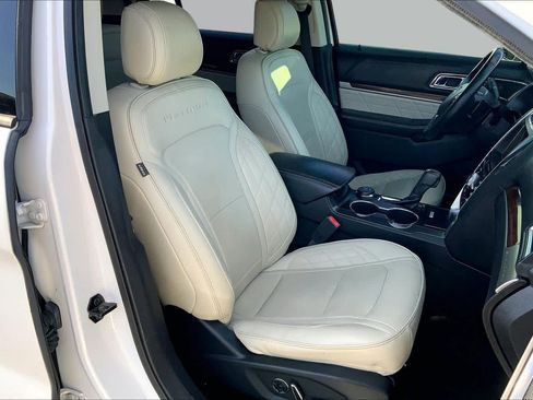 Used 2017 Ford Explorer Platinum AWD/4WD image 9