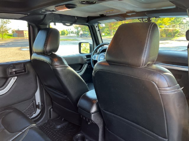 Used 2016 Jeep Wrangler Unlimited Rubicon AWD/4WD image 33