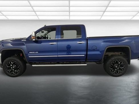 Used 2019 GMC Sierra 2500 SLT w/ Duramax Plus Package AWD/4WD image 5