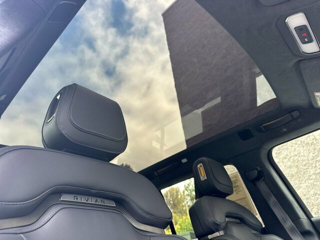 Used 2023 Rivian R1S Adventure Dual AWD/4WD image 21