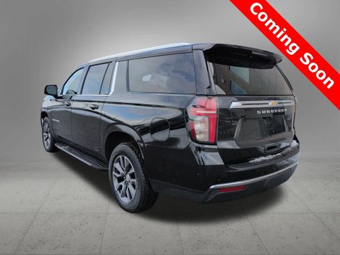 Used 2022 Chevrolet Suburban LT w/ Luxury Package image 4