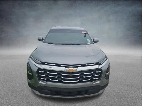 Used 2026 Chevrolet Equinox LT FWD image 2