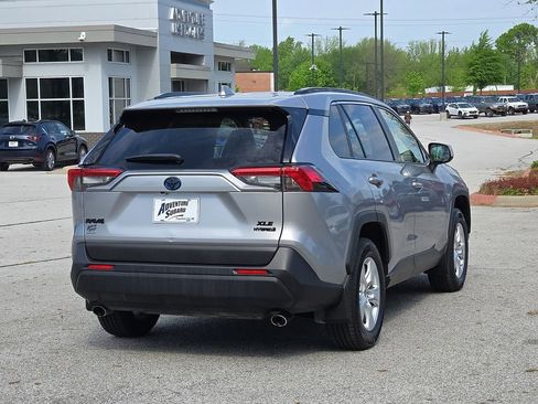 Used 2021 Toyota RAV4 XLE w/ Convenience Package image 6